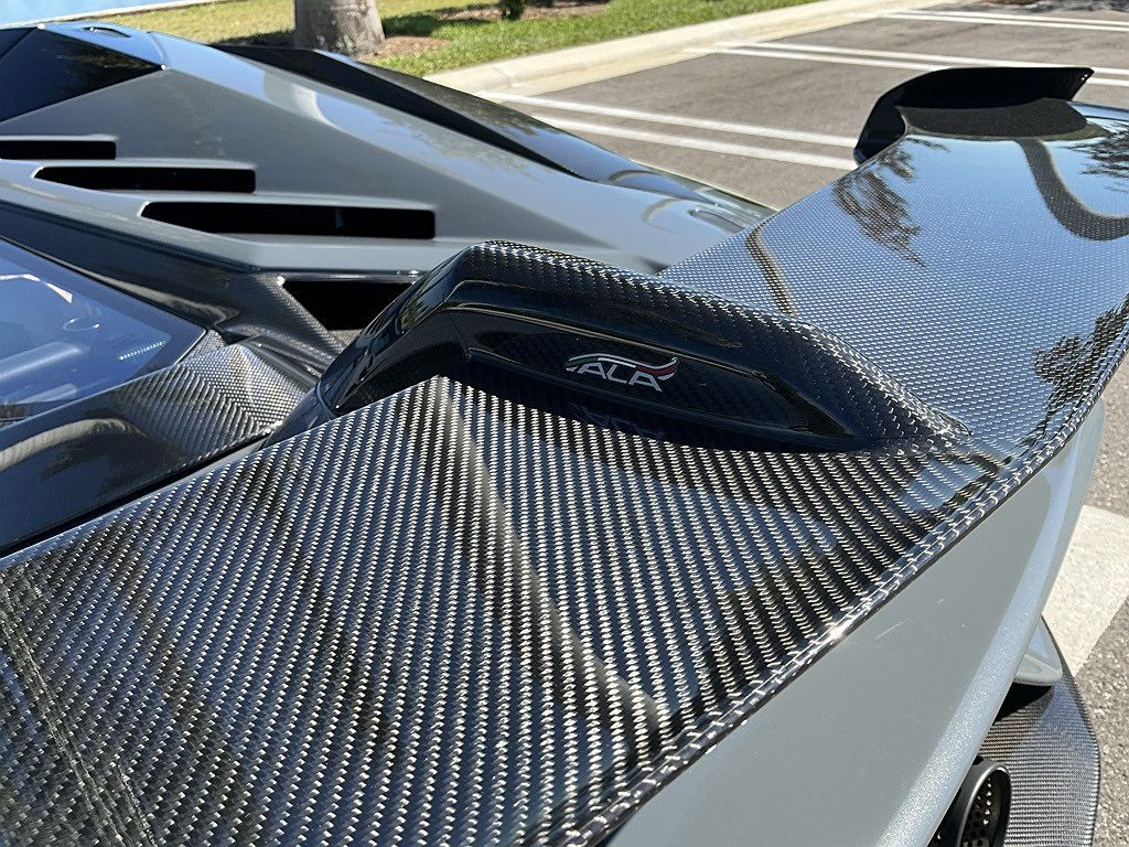 2020 Lamborghini Aventador SVJ image 24
