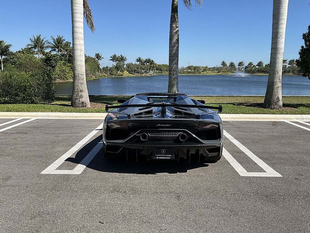 2020 Lamborghini Aventador SVJ image 5