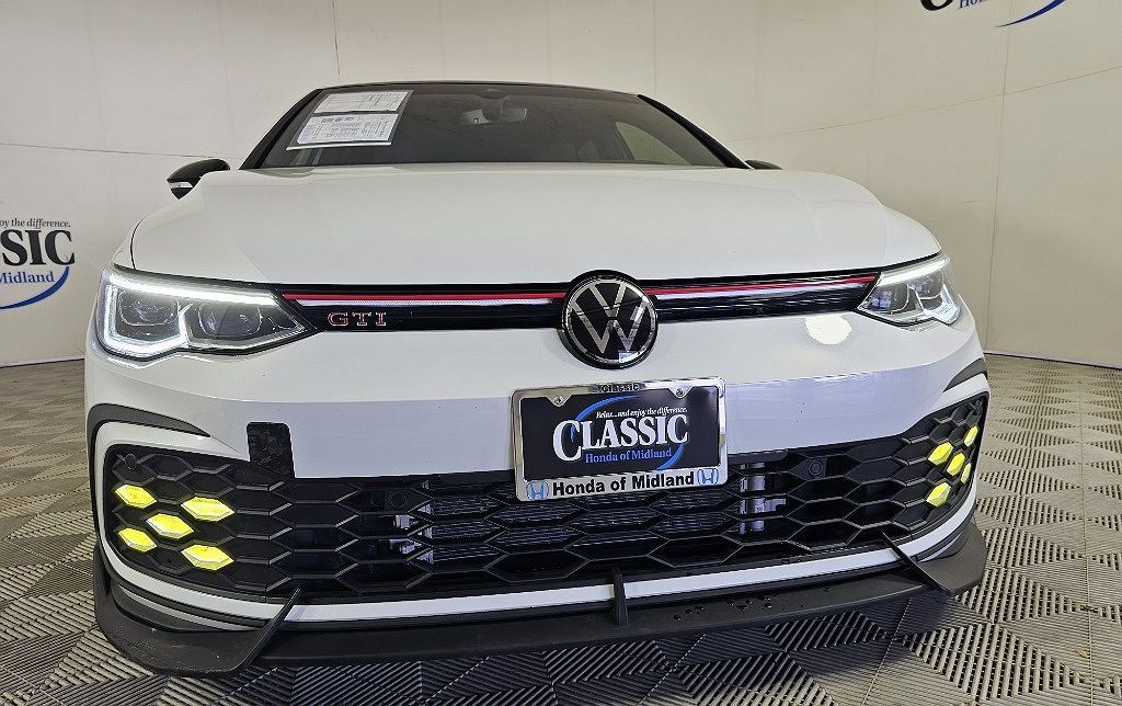 2023 Volkswagen Golf 40th Anniversary Edition image 1