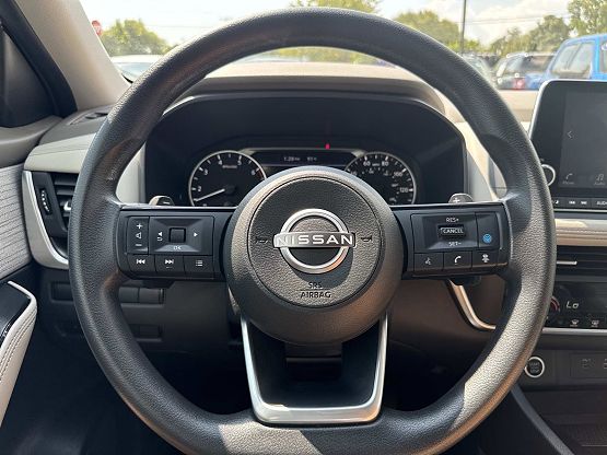 2023 Nissan Rogue SV photo 11
