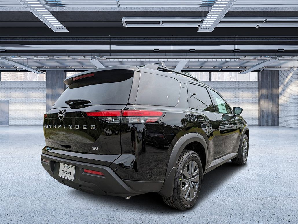 2024 Nissan Pathfinder SV image 2