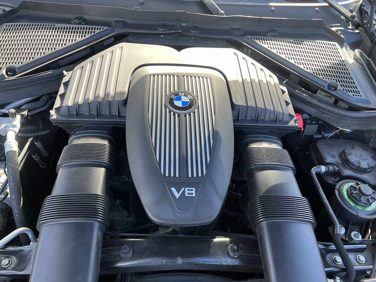 2007 BMW X5 4.8i image 6