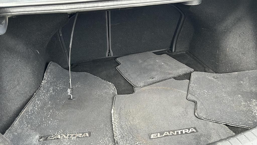 2017 Hyundai Elantra Limited Edition image 3