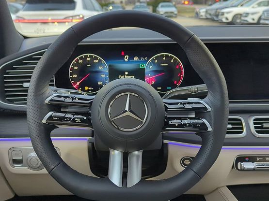 2025 Mercedes Benz GLS 450 4MATIC photo 10