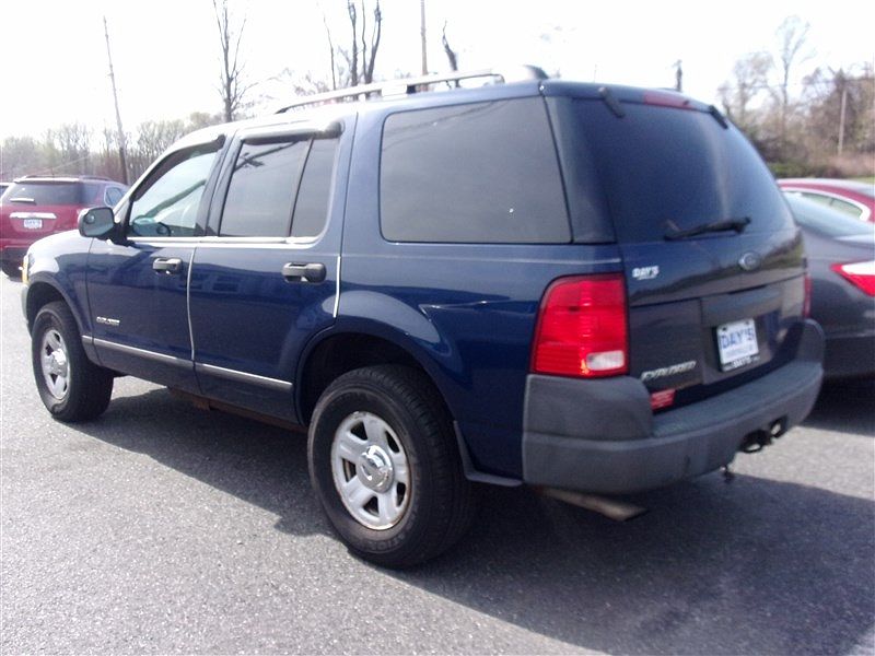 2004 Ford Explorer XLS image 2