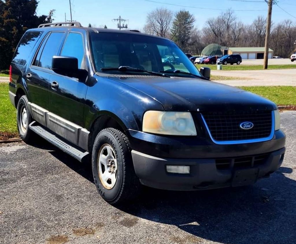 2005 Ford Expedition XLT image 2