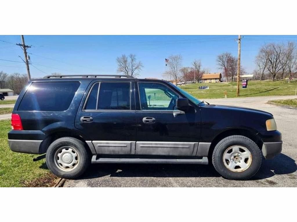 2005 Ford Expedition XLT image 3