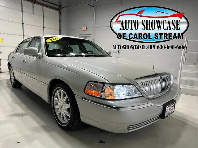 2007 Lincoln Town Car Signature Limited image 0