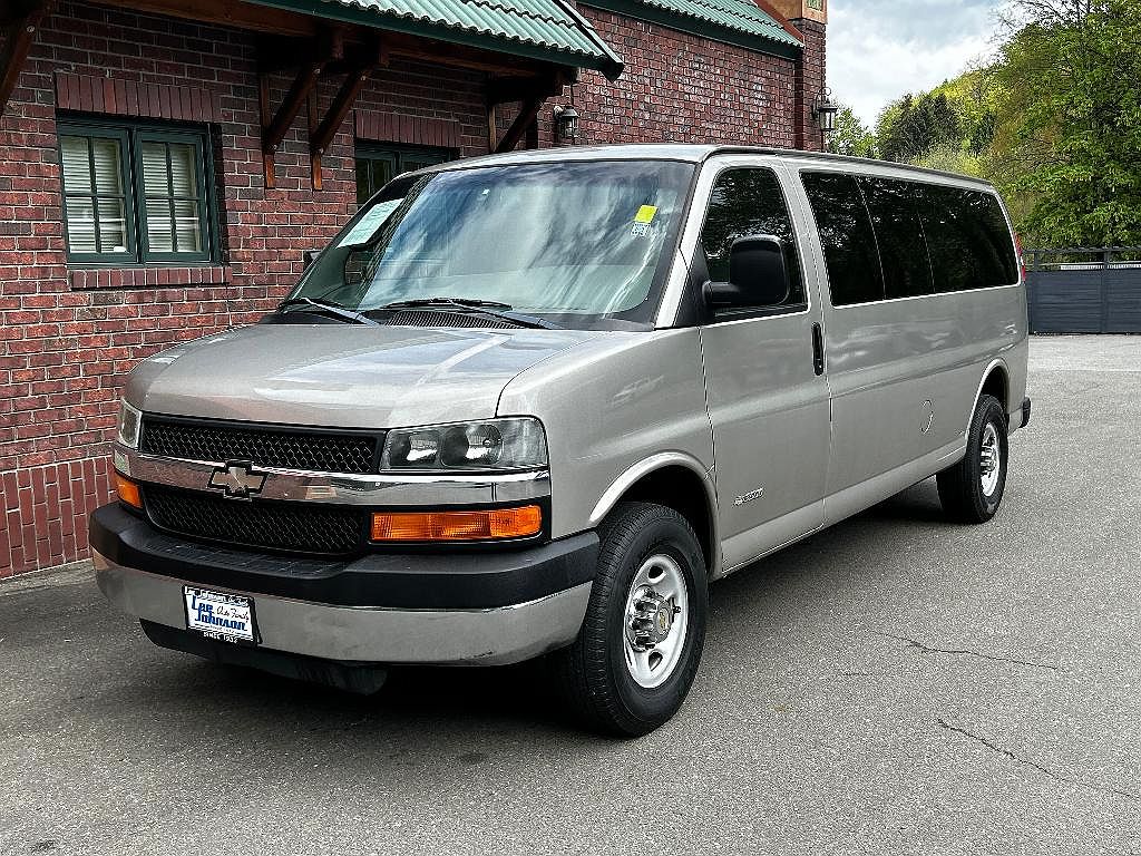 2004 Chevrolet Express 3500 image 0