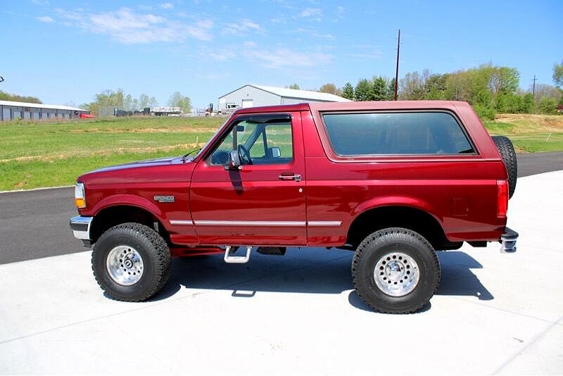 1996 Ford Bronco XLT image 5