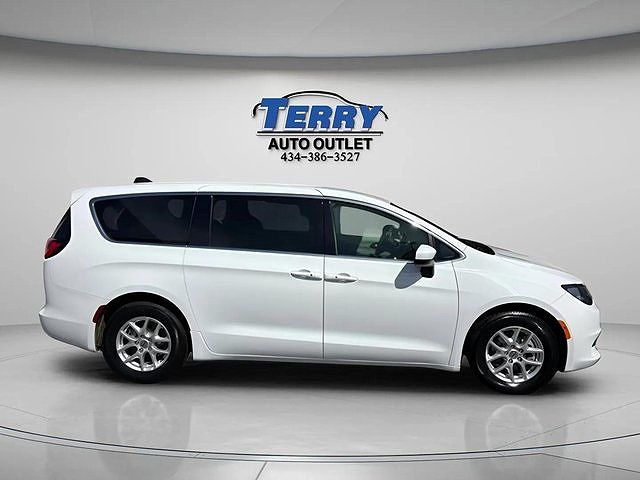 2023 Chrysler Voyager