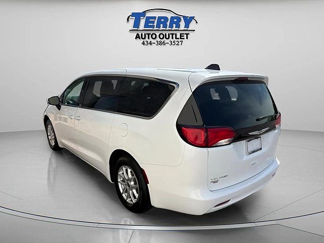 2023 Chrysler Voyager