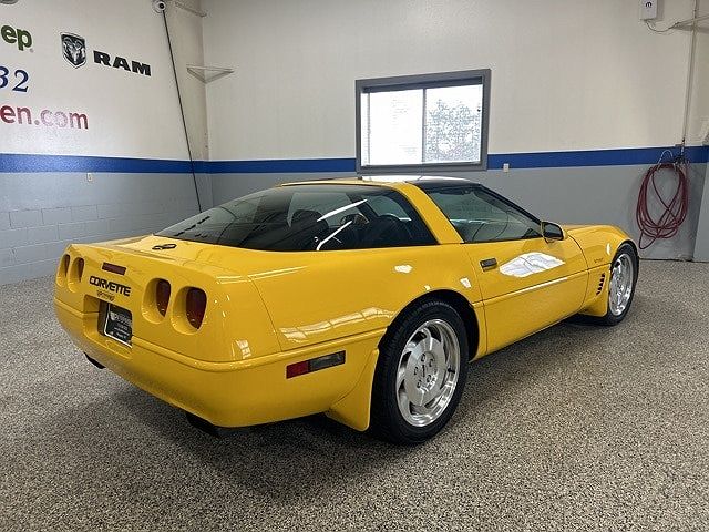 1995 Chevrolet Corvette Base image 2