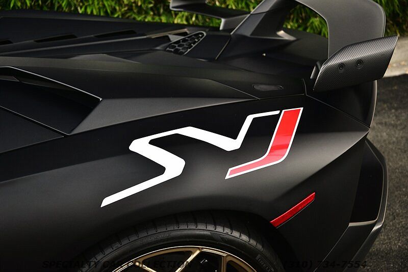 2020 Lamborghini Aventador SVJ image 16
