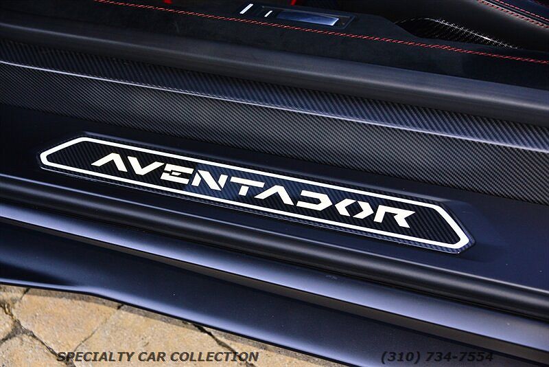 2020 Lamborghini Aventador SVJ image 37
