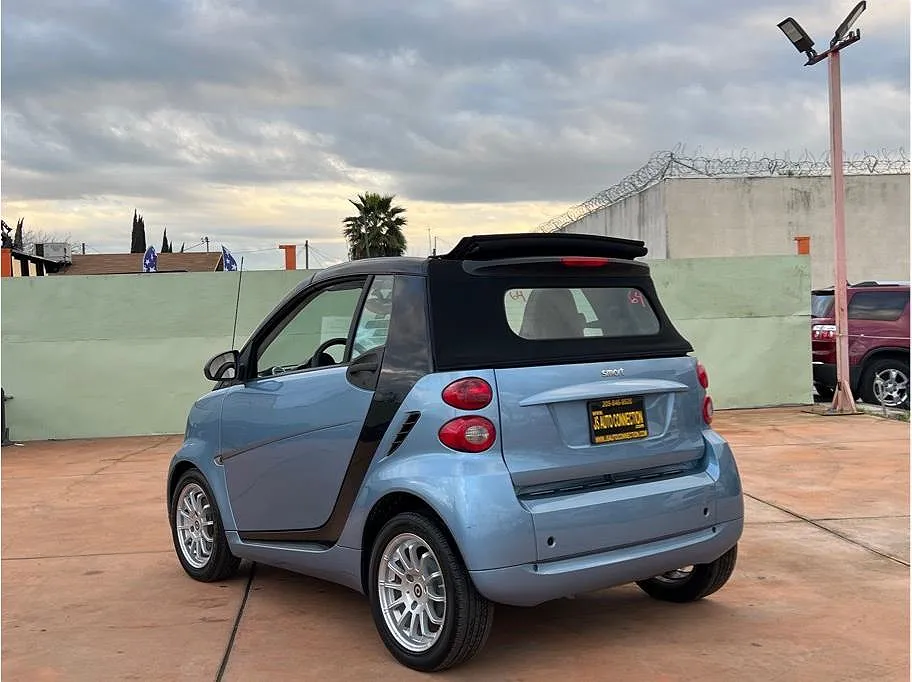 2011 Smart Fortwo Passion image 3