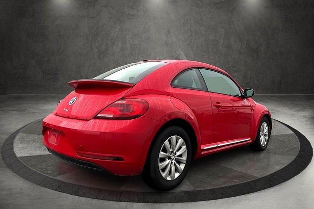2019 Volkswagen Beetle null image 2