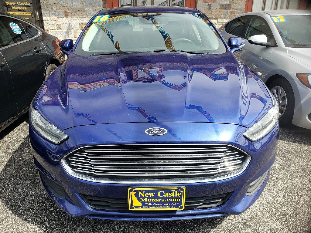 2016 Ford Fusion SE image 1