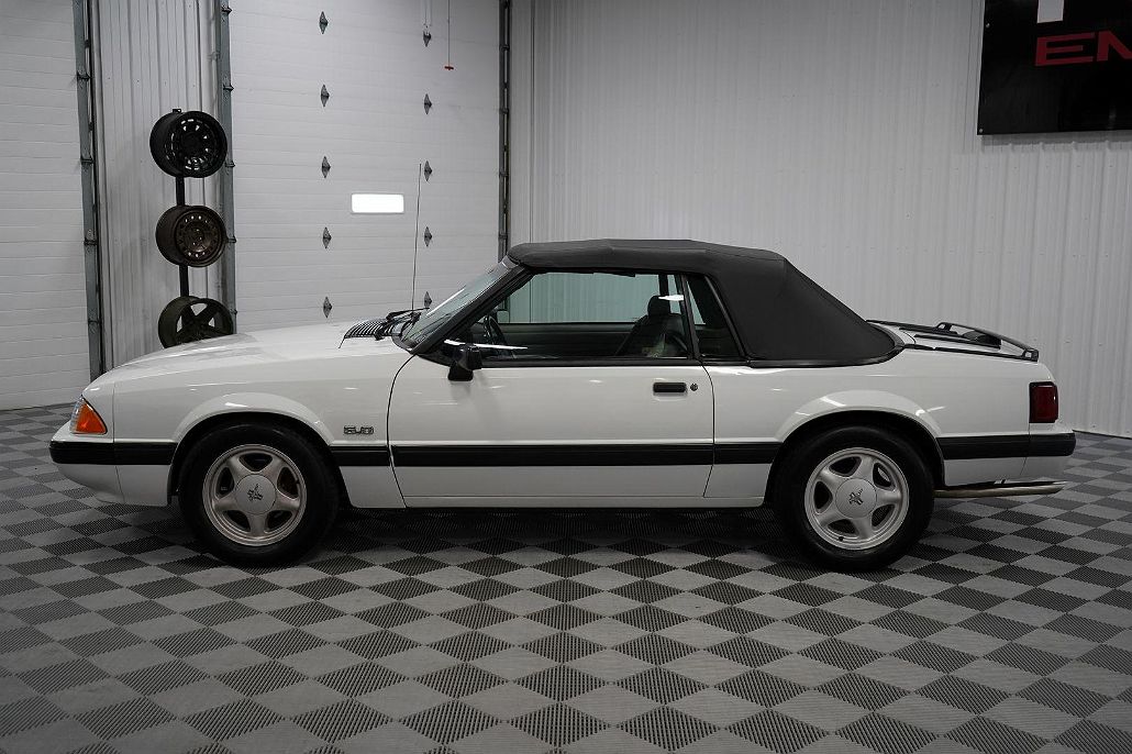 1991 Ford Mustang LX image 1