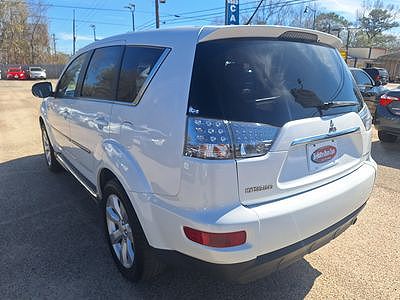 2011 Mitsubishi Outlander XLS image 2