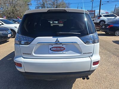 2011 Mitsubishi Outlander XLS image 3