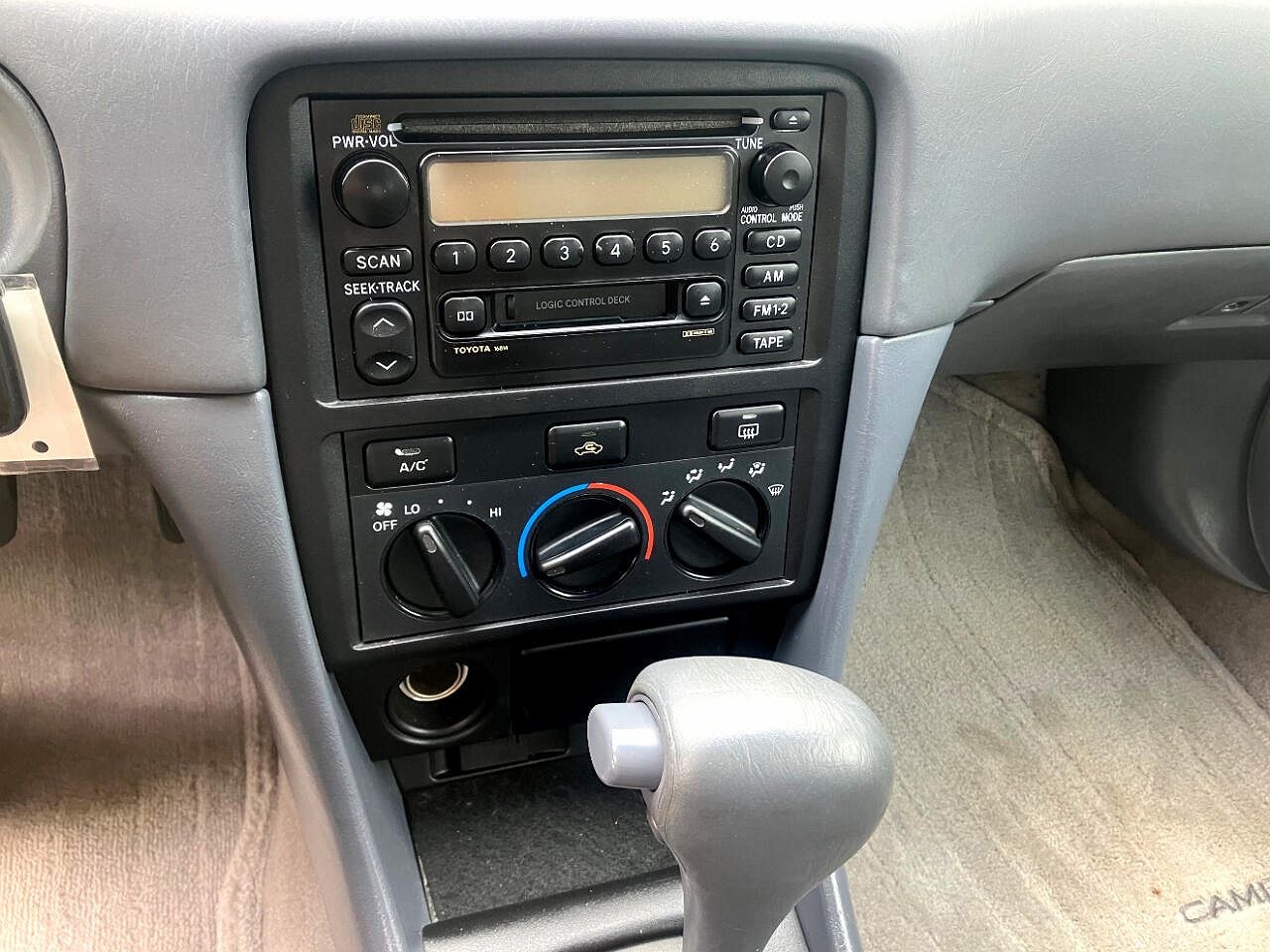 2001 Toyota Camry XLE image 12