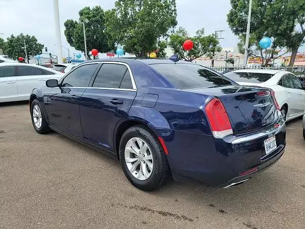 2016 Chrysler 300 Limited Edition image 2