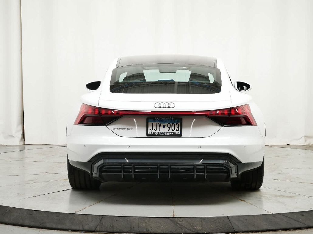 2022 Audi e-tron GT Premium Plus image 4