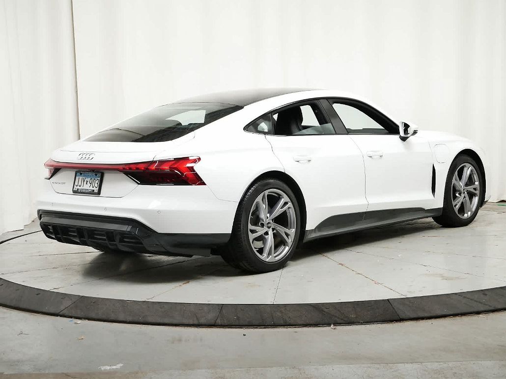 2022 Audi e-tron GT Premium Plus image 5
