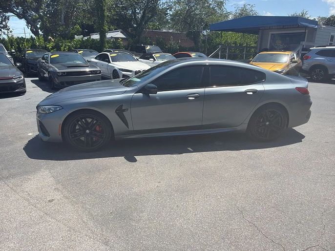 2022 BMW M8