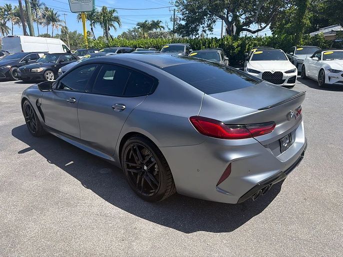 2022 BMW M8