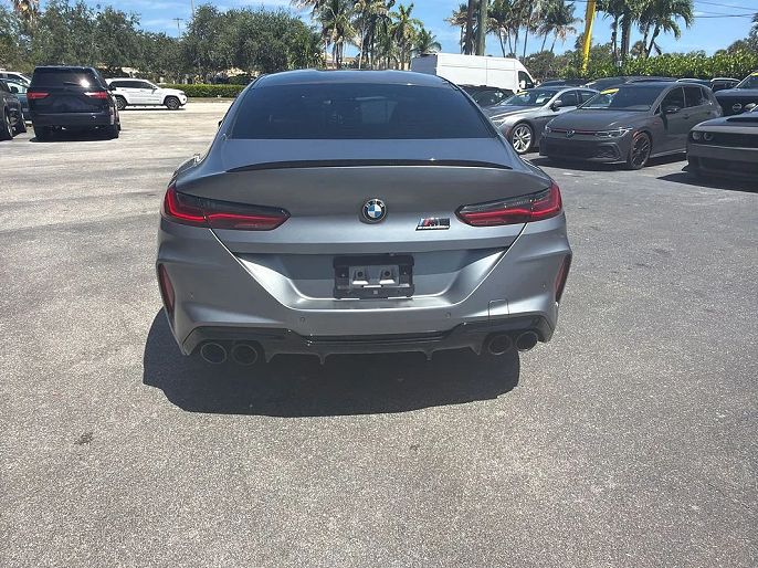 2022 BMW M8