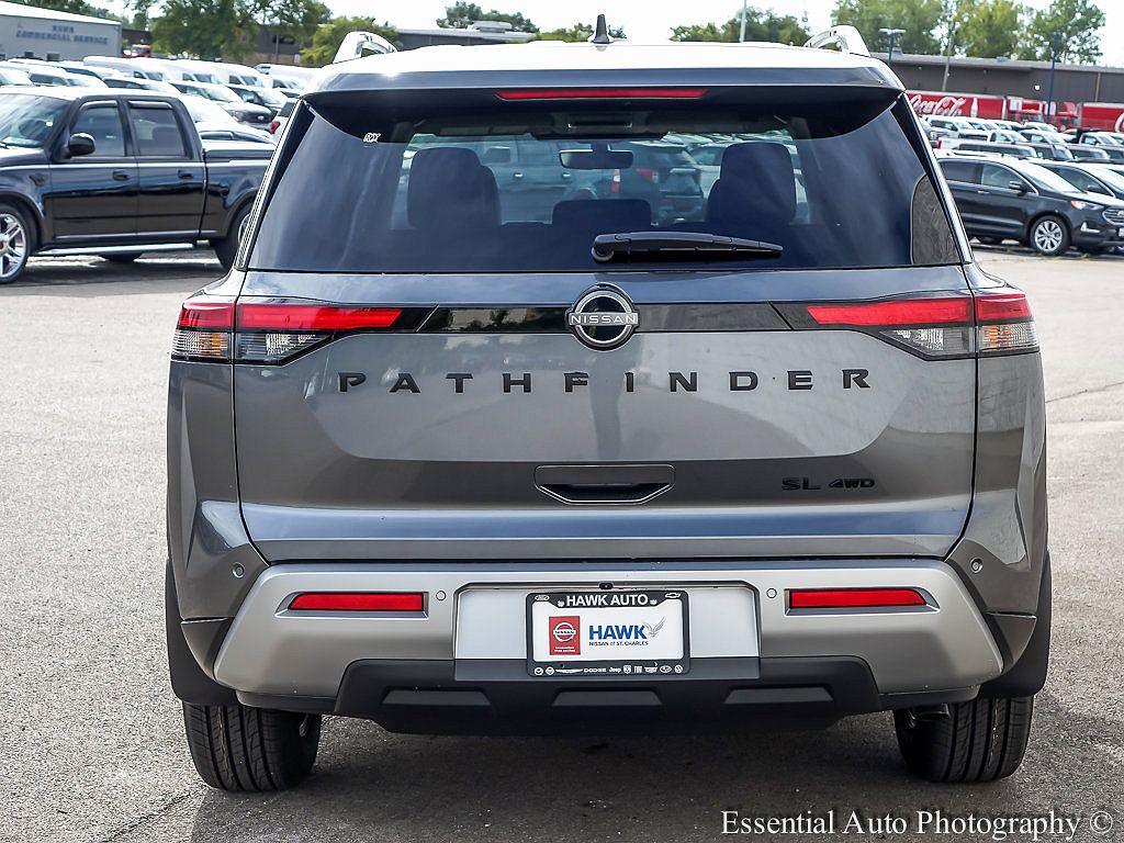 2024 Nissan Pathfinder SL image 4