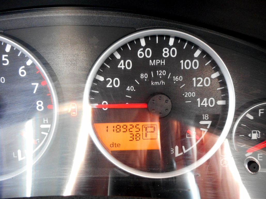2005 Nissan Pathfinder SE image 3