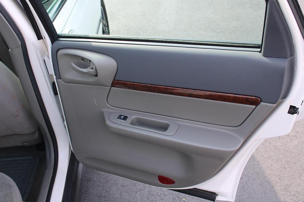 2004 Chevrolet Impala null image 21