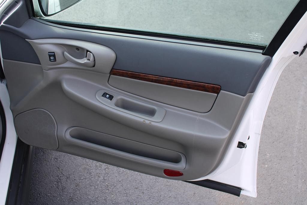 2004 Chevrolet Impala null image 24