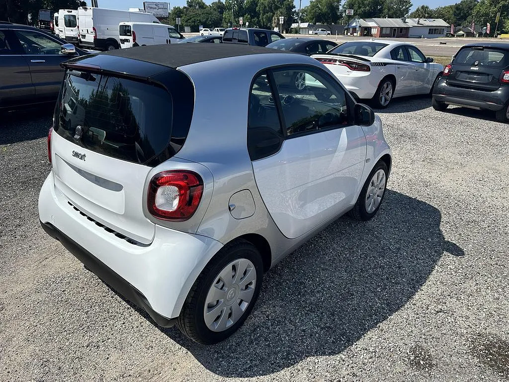 2017 Smart Fortwo Pure image 4