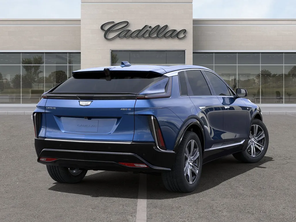 2024 Cadillac Lyriq Tech image 3