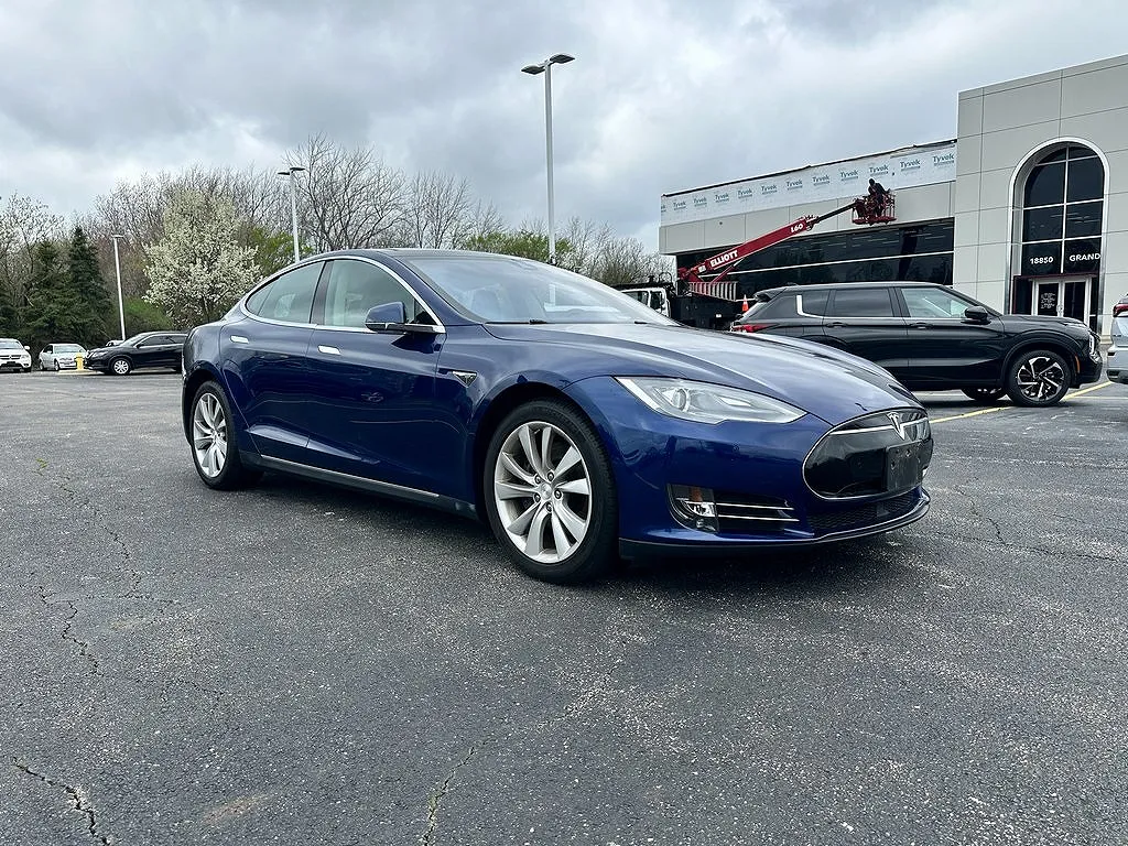2015 Tesla Model S 85D image 2