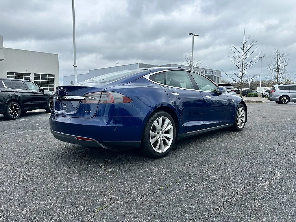 2015 Tesla Model S 85D image 3