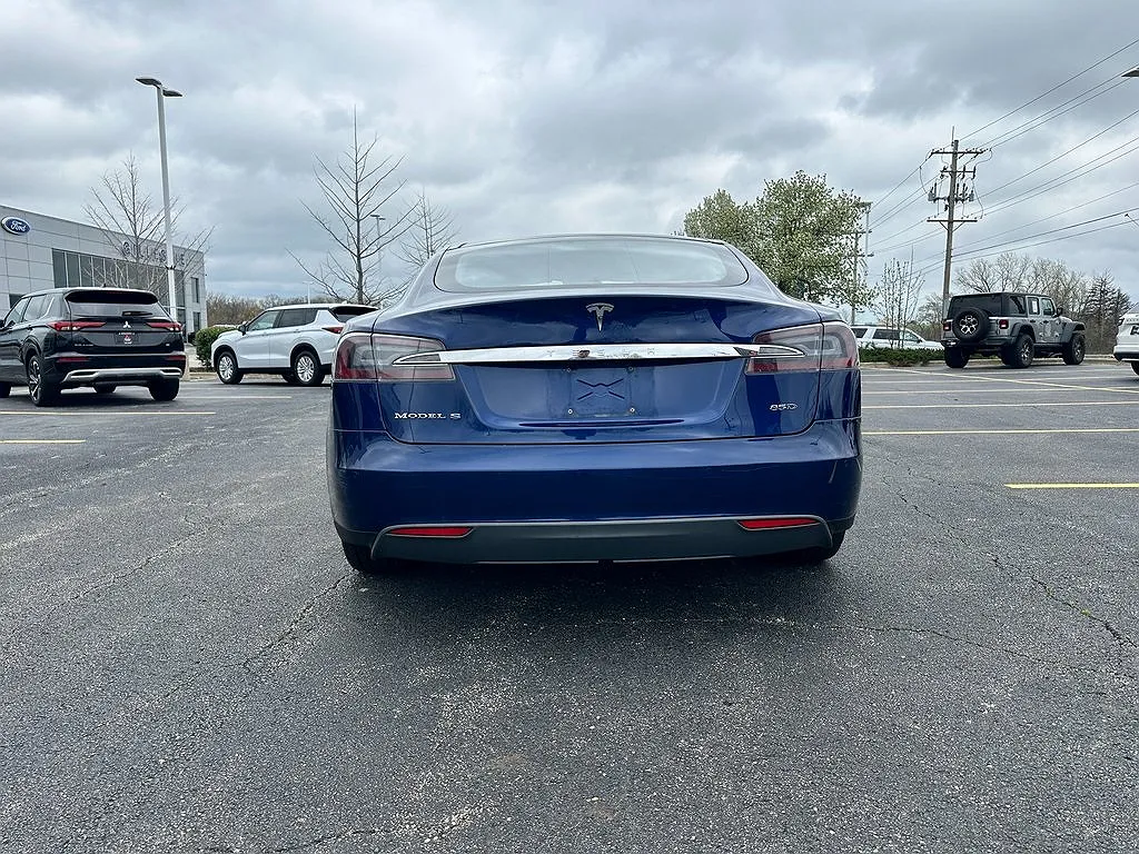 2015 Tesla Model S 85D image 4