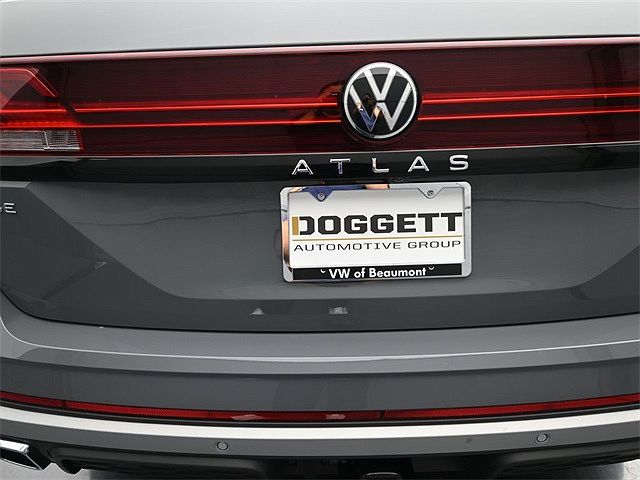 2024 Volkswagen Atlas Peak Edition SE image 1