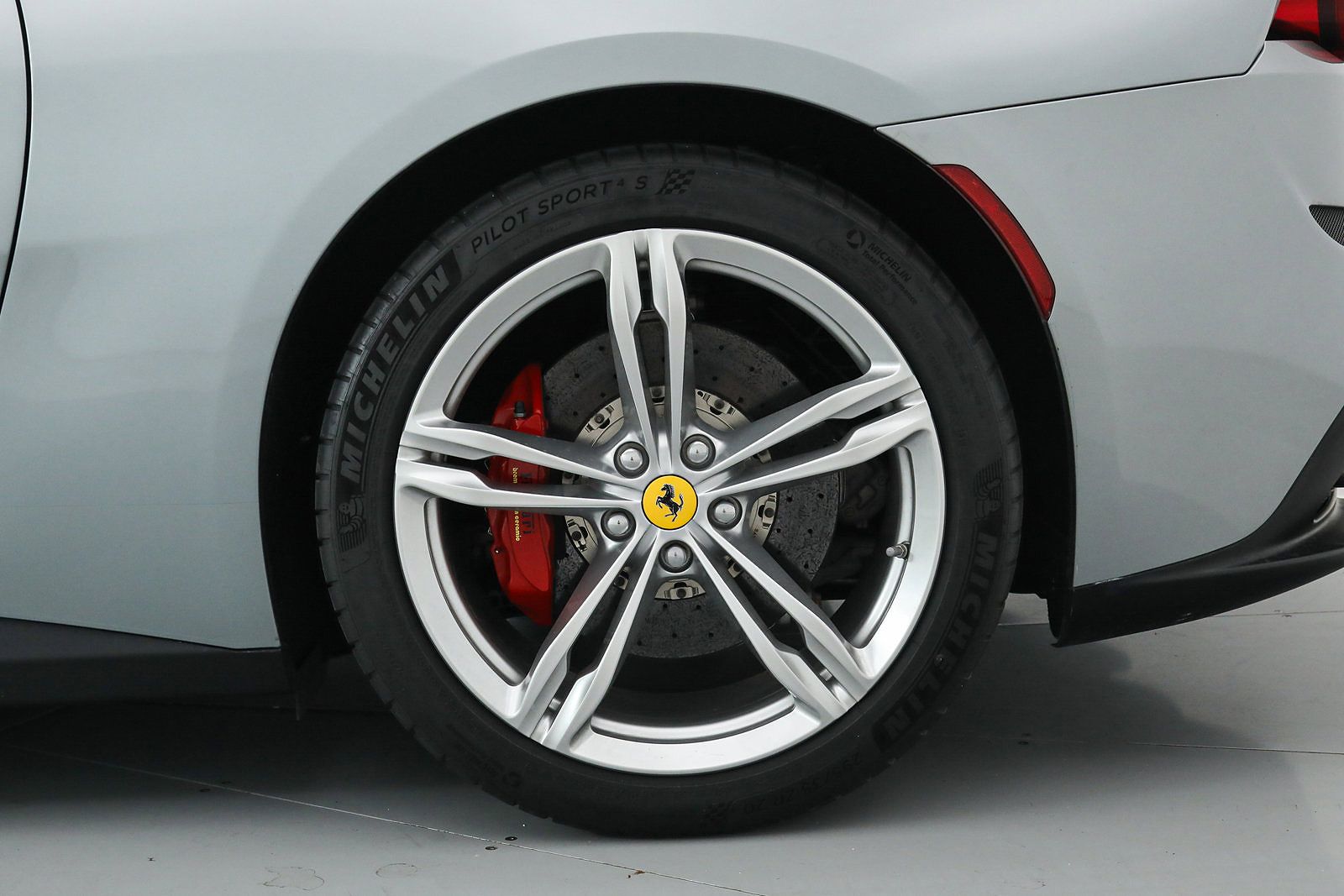 2019 Ferrari GTC4Lusso null image 34