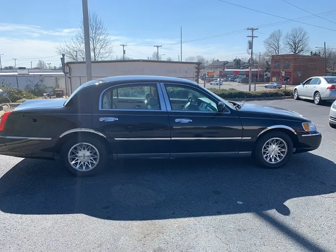 2000 Lincoln Town Car
