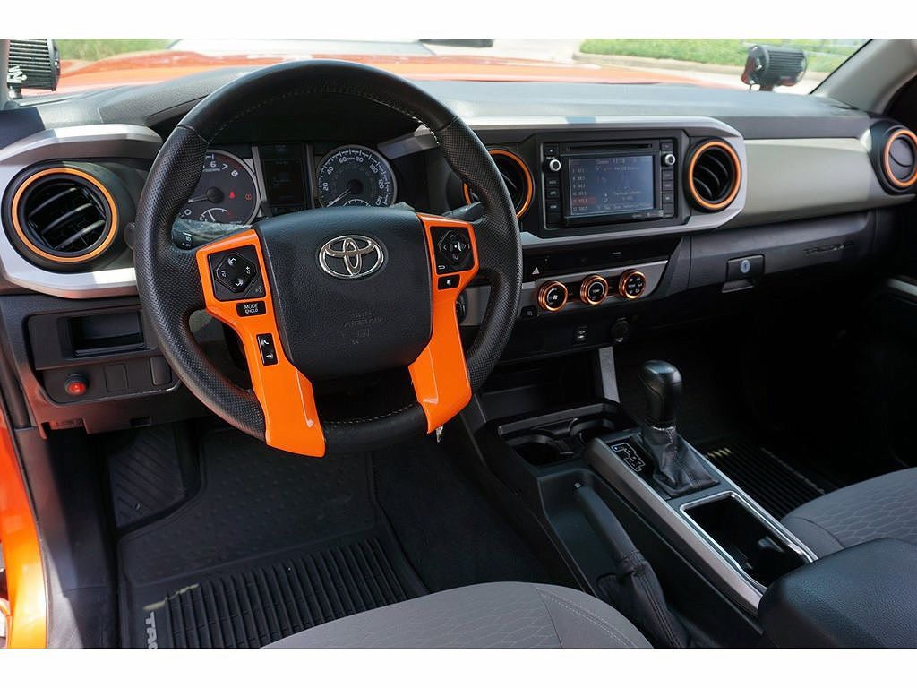 2016 Toyota Tacoma SR5 image 1