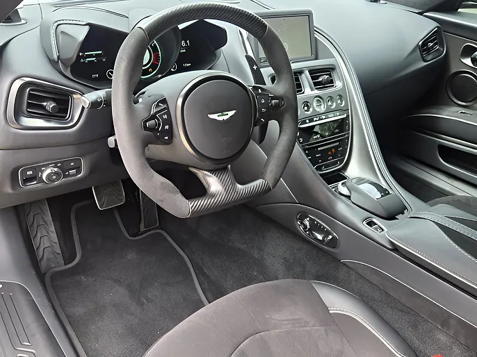 2023 Aston Martin DBS
