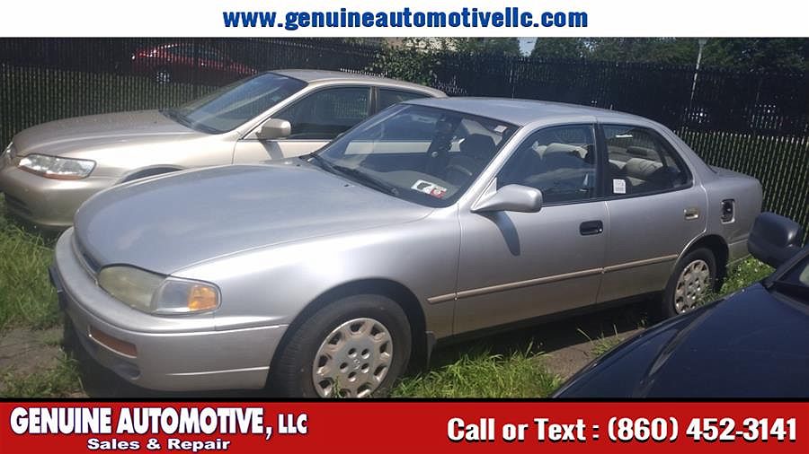 1996 Toyota Camry LE image 0