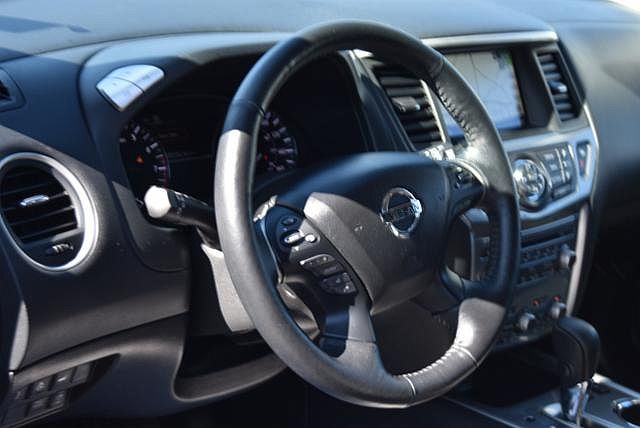 2020 Nissan Pathfinder SL image 8