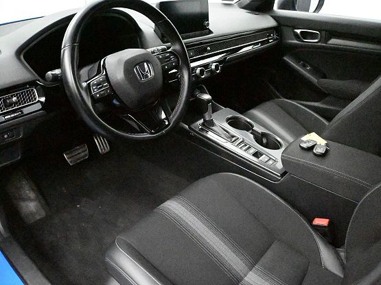 2022 Honda Civic Hatchback Sport photo 2