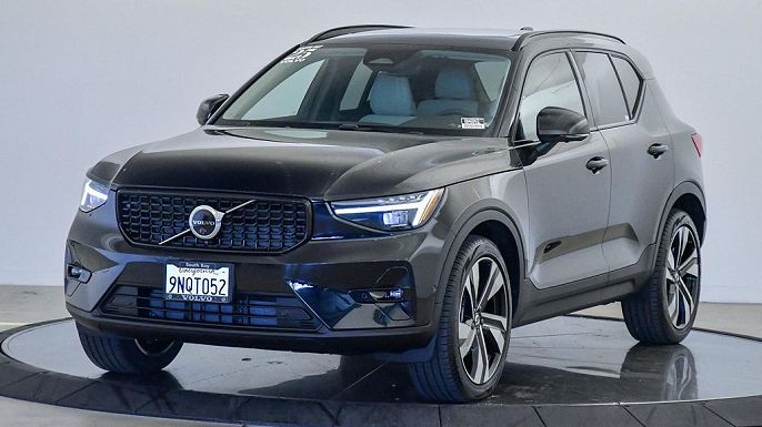 2025 Volvo XC40